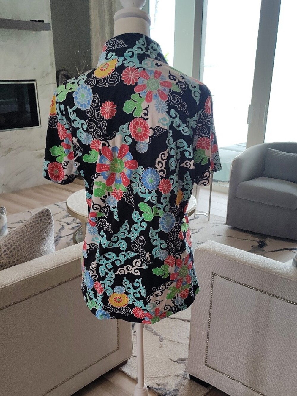 IBKUL Activewear UPF 50 Black Floral Mandarin-Collar Short Sleeve Tennis Top - Picture 5 of 7
